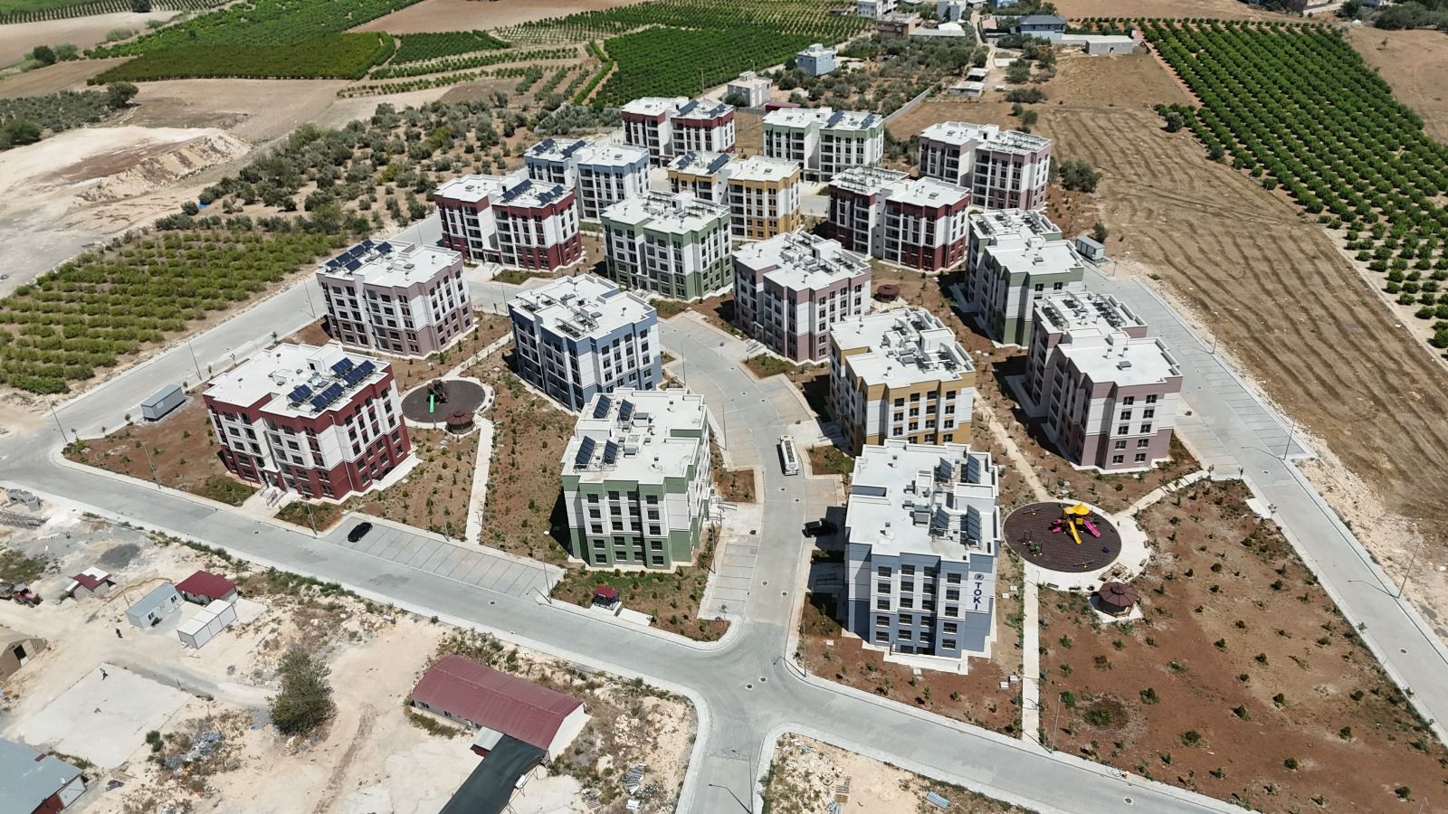 Konut Blokları Yaya Yolları ve Bordür Düzenlemesi